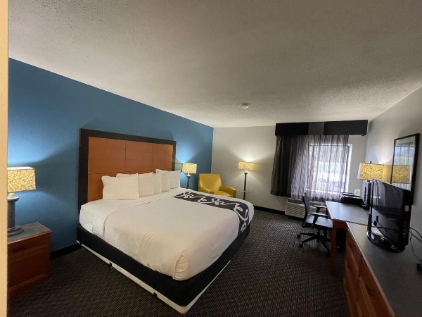 La Quinta Inn & Suites by Wyndham Baton Rouge Siegen Lane image 1