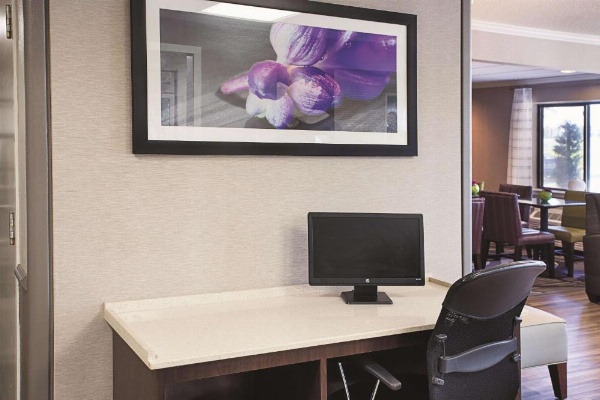 La Quinta Inn & Suites by Wyndham Baton Rouge Siegen Lane image 17
