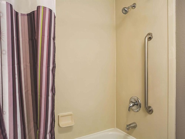 La Quinta Inn & Suites by Wyndham Baton Rouge Siegen Lane image 20