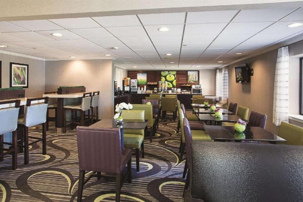 La Quinta Inn & Suites by Wyndham Baton Rouge Siegen Lane image 25