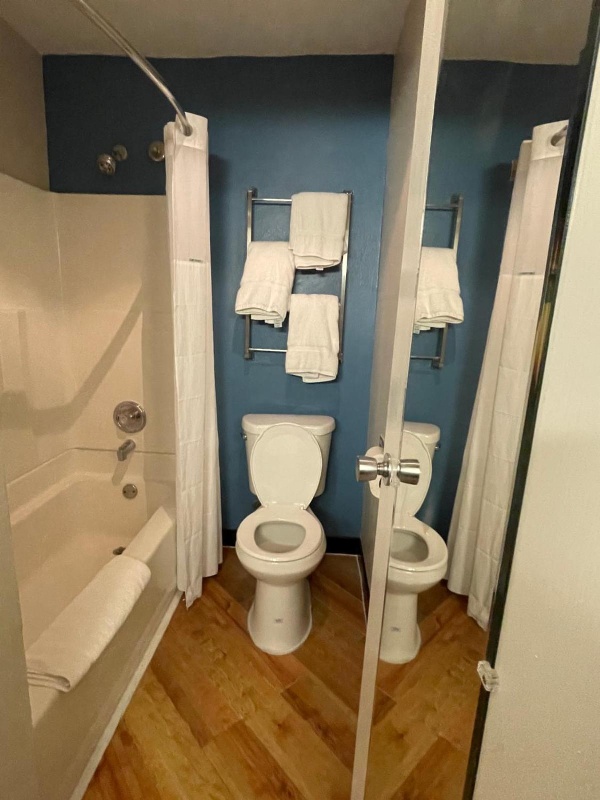La Quinta Inn & Suites by Wyndham Baton Rouge Siegen Lane image 3