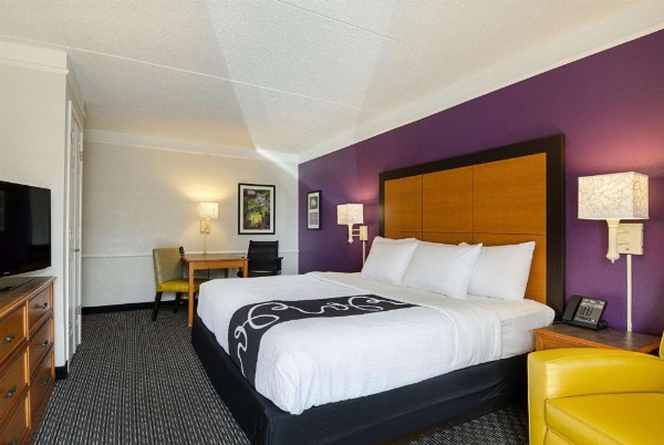 La Quinta Inn & Suites by Wyndham Baton Rouge Siegen Lane image 30
