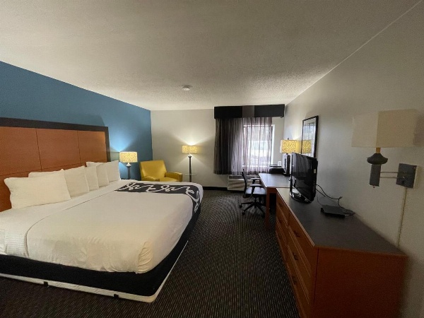 La Quinta Inn & Suites by Wyndham Baton Rouge Siegen Lane image 6